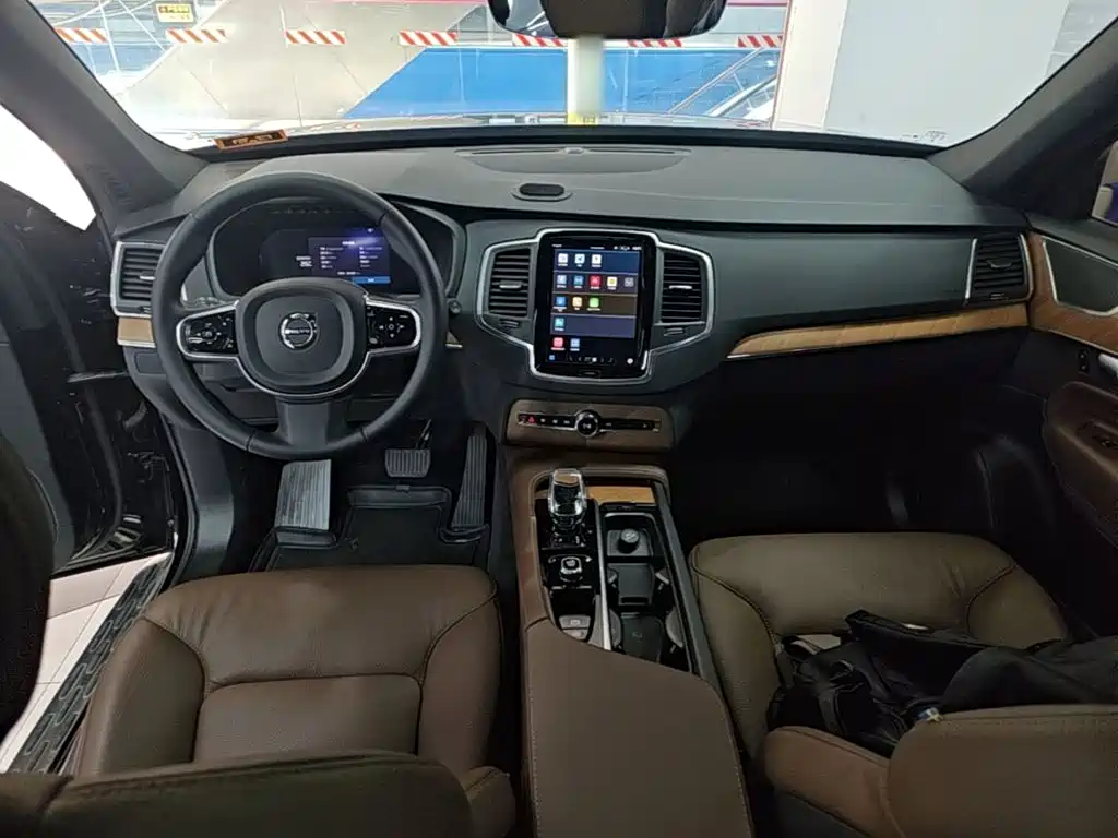 Volvo XC90 2024 B5 Luxury 7 мест