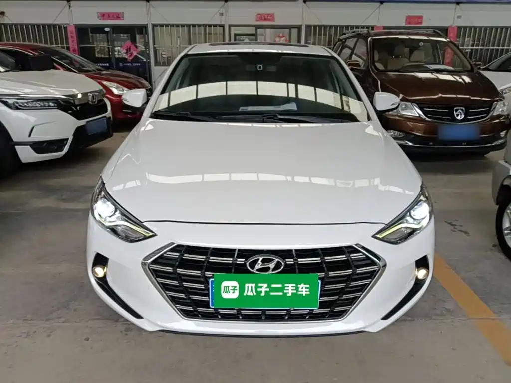 Hyundai Elantra — миниатюра 3