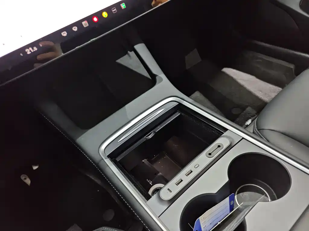 Tesla Model 3 — миниатюра 12