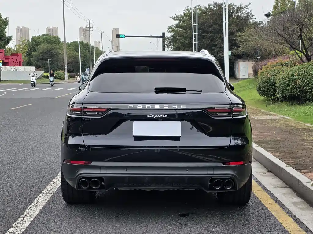 Porsche Cayenne — миниатюра 10
