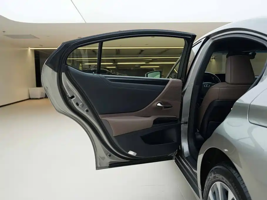 Lexus ES — миниатюра 15