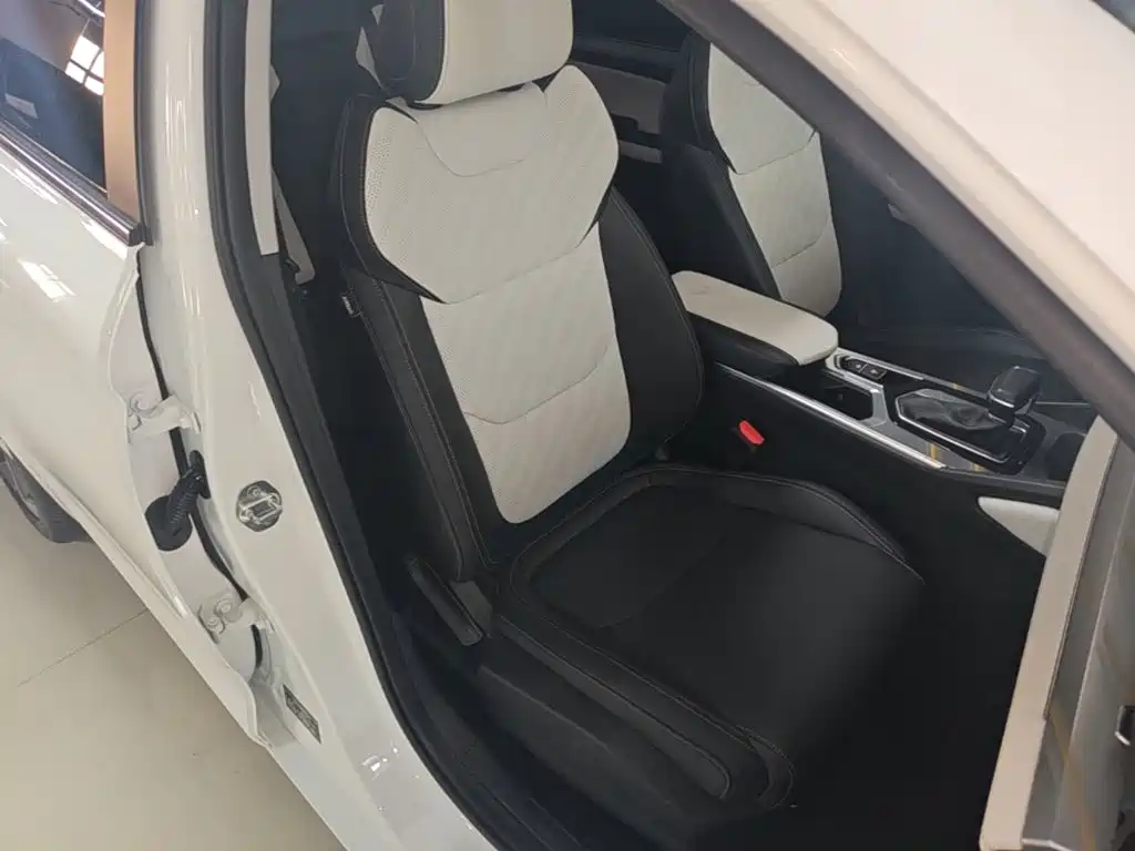 Geely Emgrand L — миниатюра 25