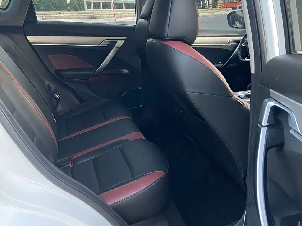 Geely Binyue — миниатюра 9