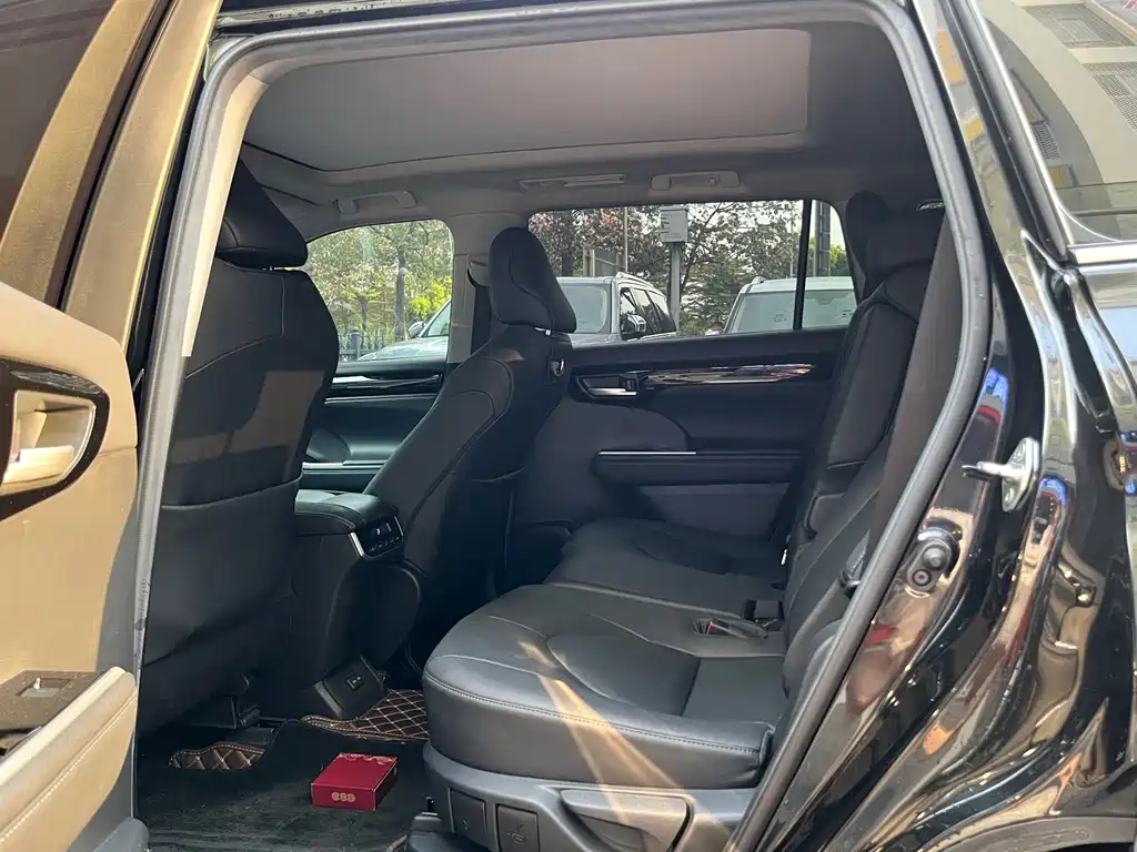 Toyota Highlander — миниатюра 8