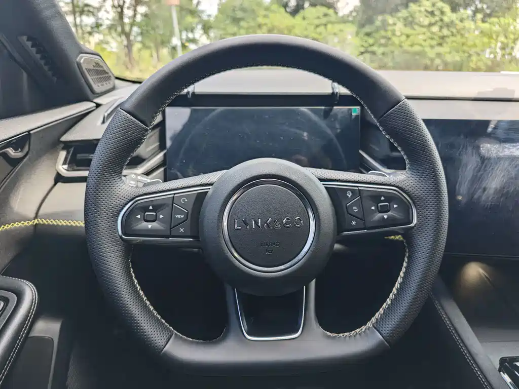 Lynk & Co 03 — миниатюра 9