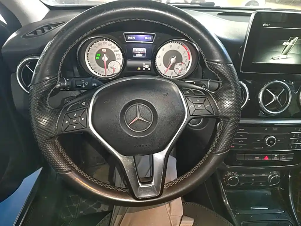 Mercedes-Benz GLA — миниатюра 11