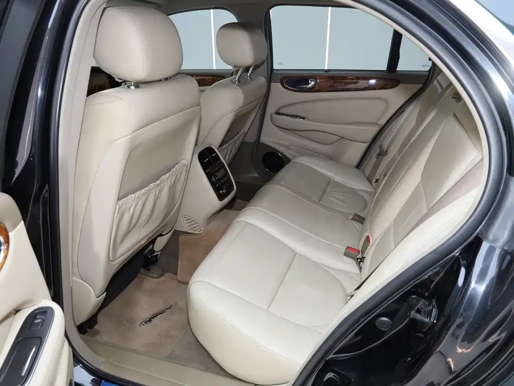 Jaguar XJ — миниатюра 27