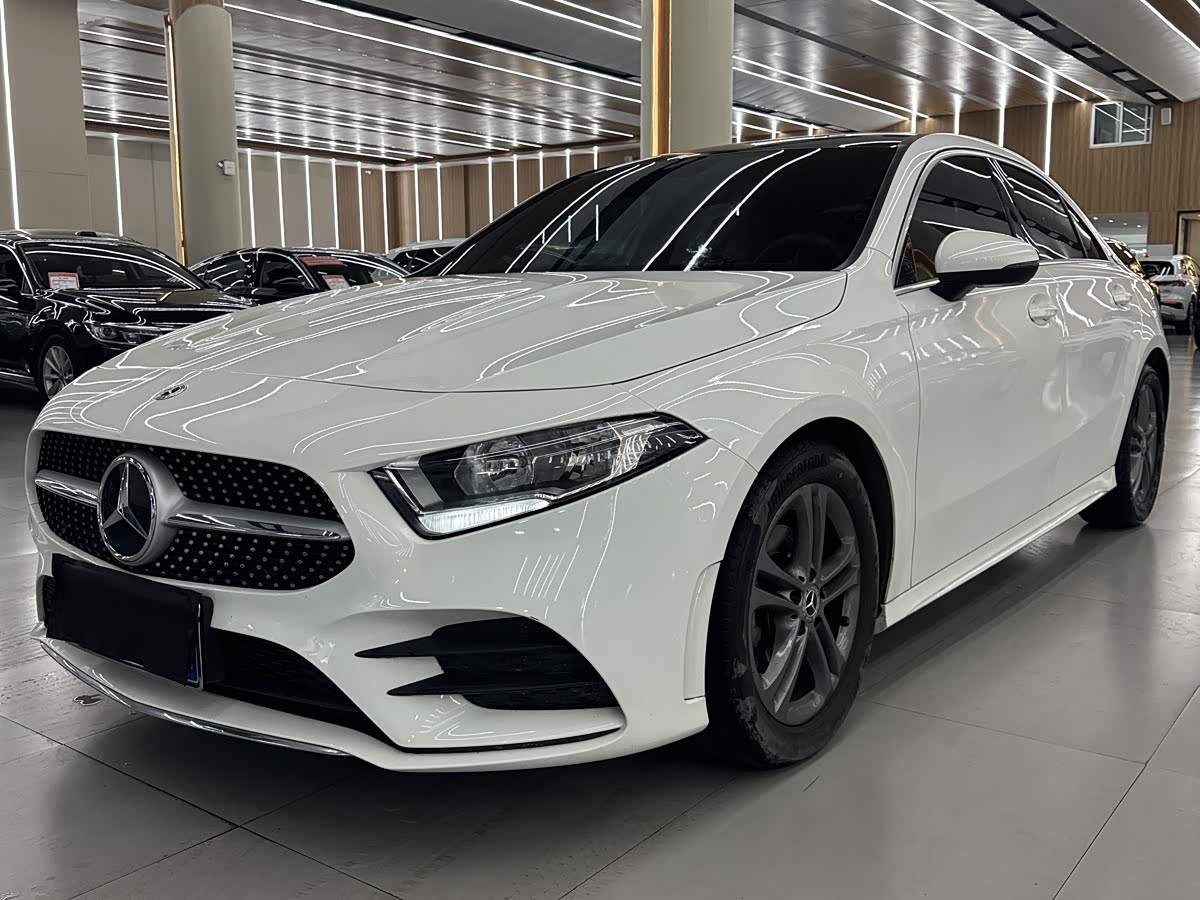 Mercedes-Benz A-Class 1.3 л 2022 г. Белый, пробег 25000 км
