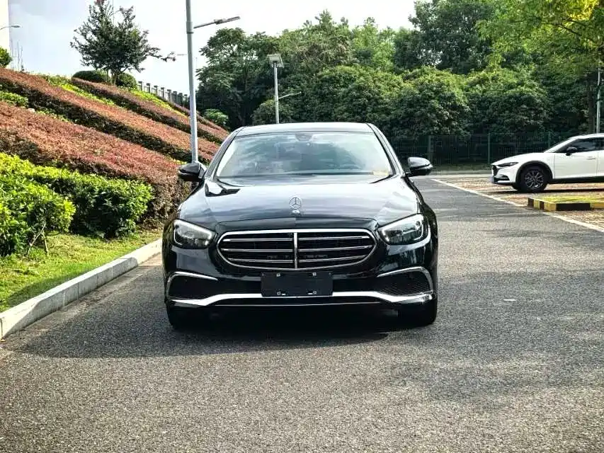 Mercedes-Benz E-Class — миниатюра 2