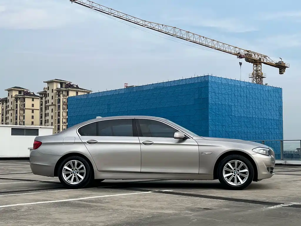 BMW 5 Series — миниатюра 4