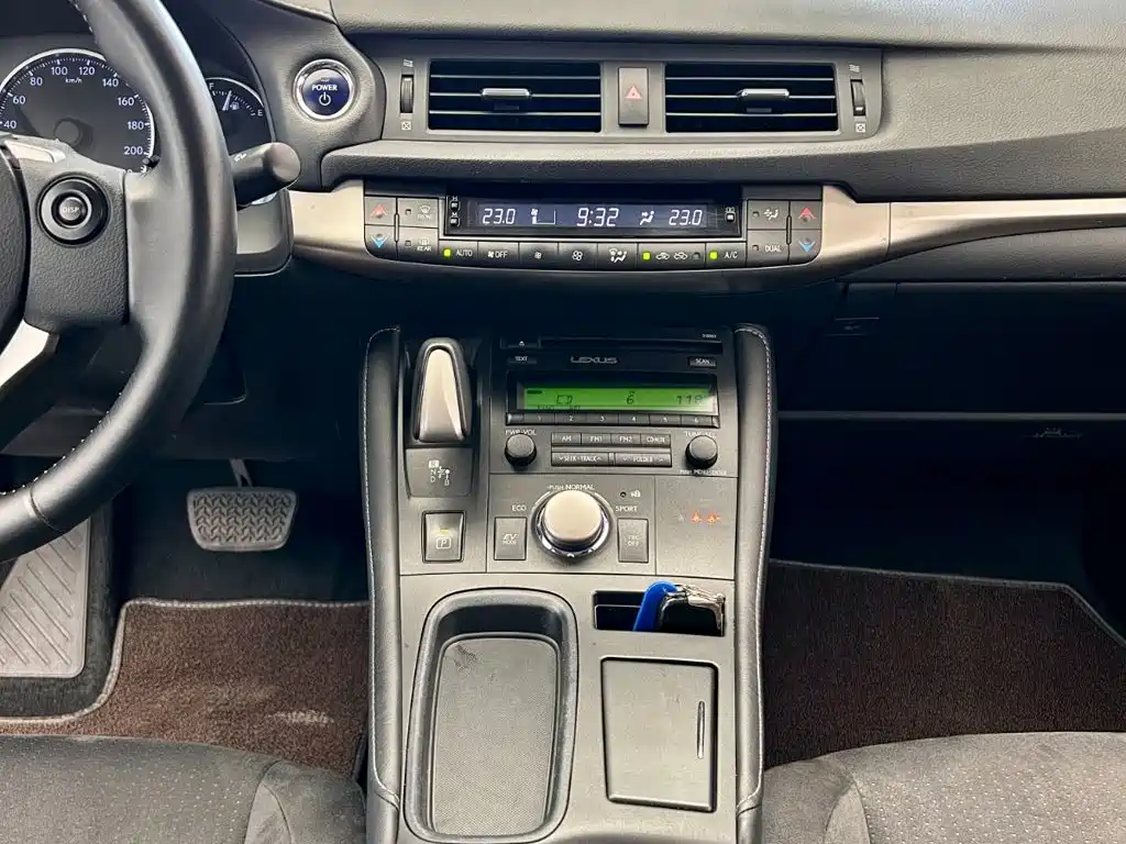 Lexus CT — миниатюра 9