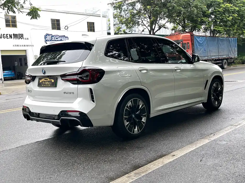 BMW iX3