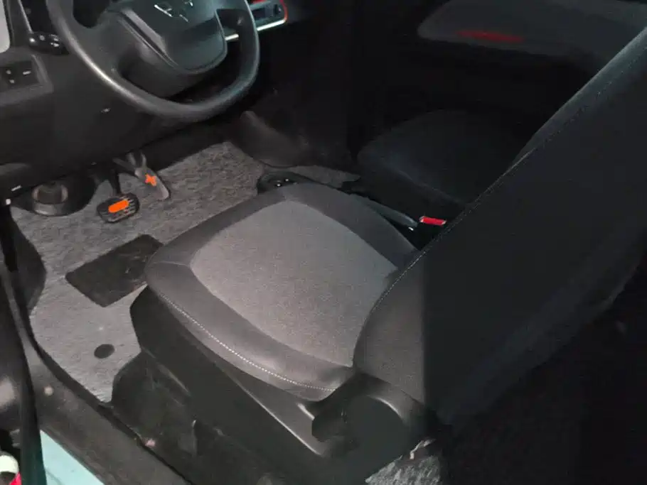 Wuling MINIEV — миниатюра 9