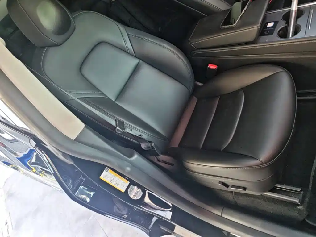 Tesla Model Y — миниатюра 25