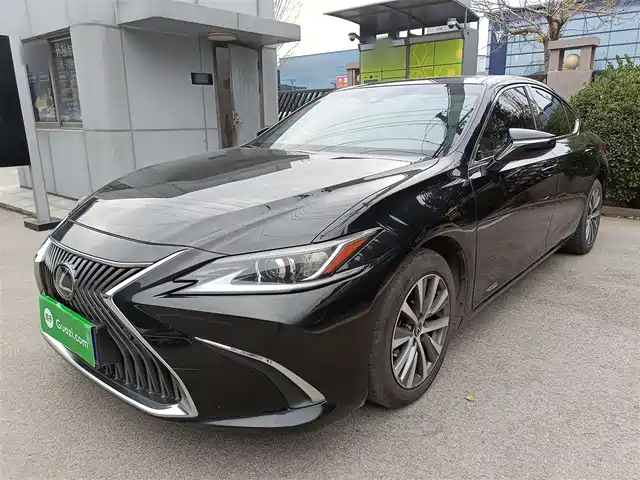LEXUS ES 2019