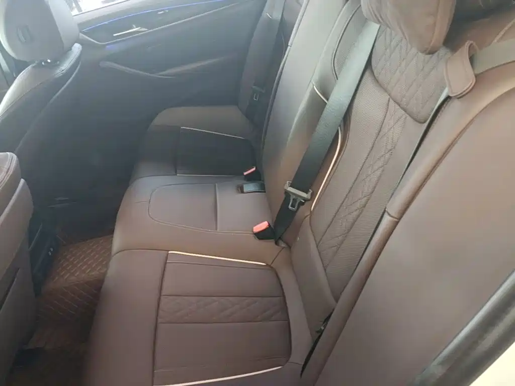 BMW 5 Series — миниатюра 17