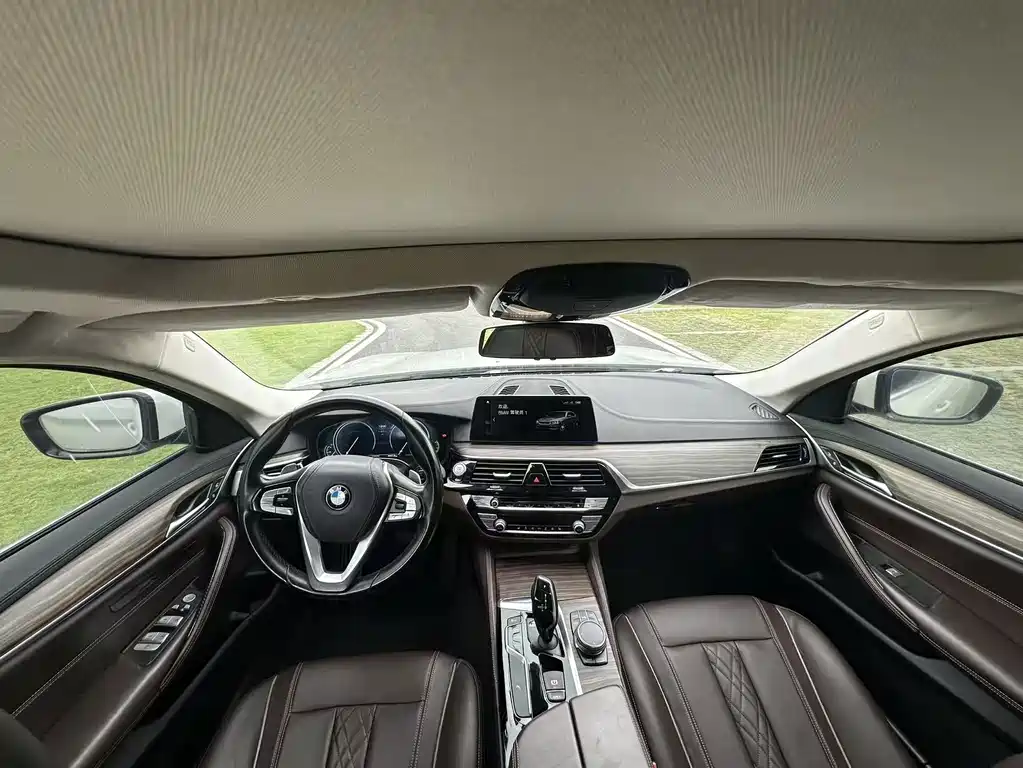 BMW 5 Series — миниатюра 6