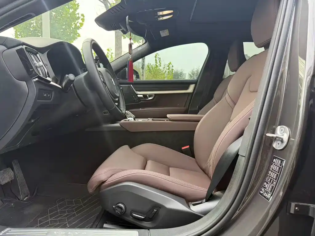 Volvo S90 PHEV — миниатюра 23