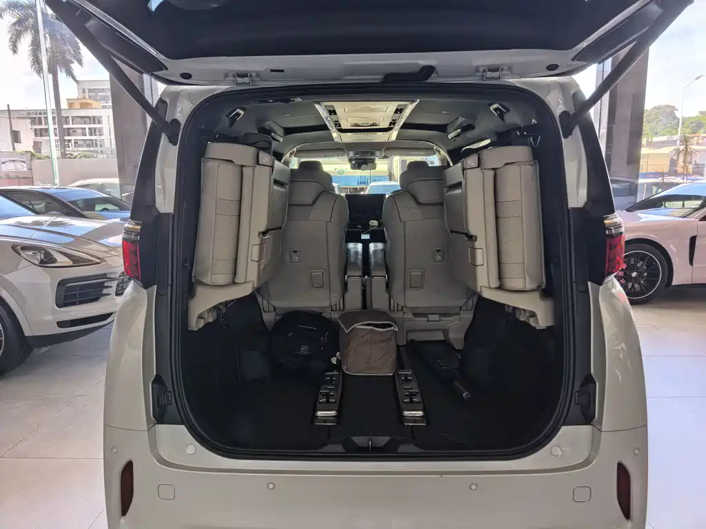 Toyota Alphard 2024 2.5L Premium
