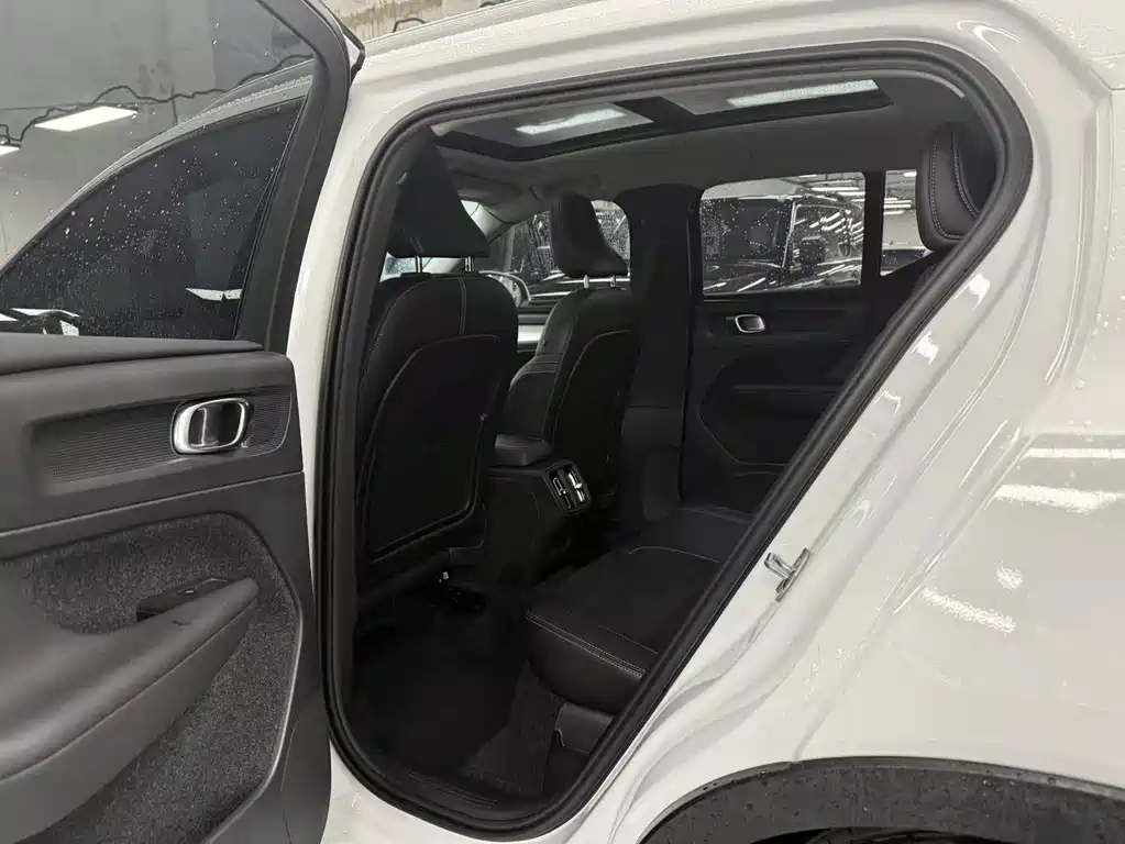 Volvo XC40 — миниатюра 10