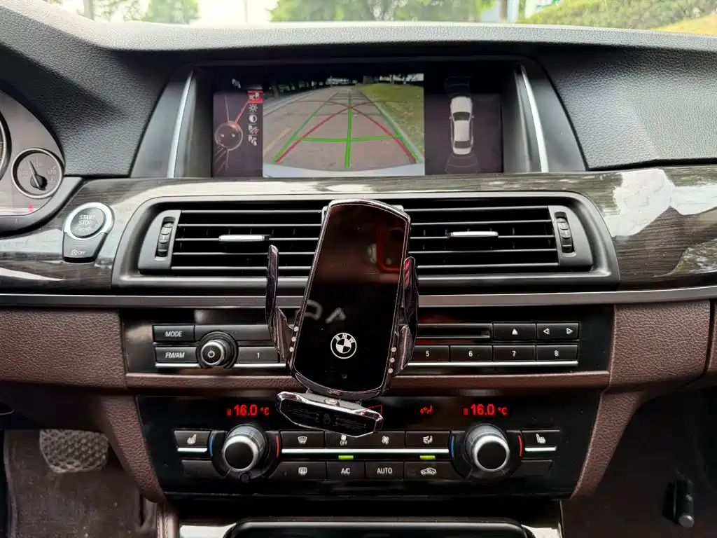 BMW 5 Series — миниатюра 10