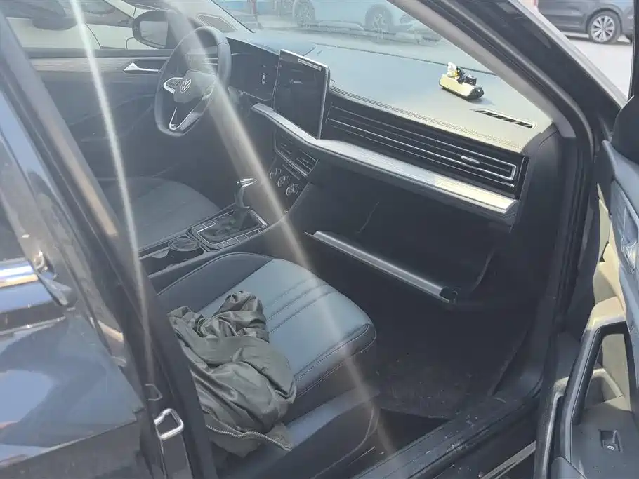 Volkswagen Sagitar 2025 300TSI DSG