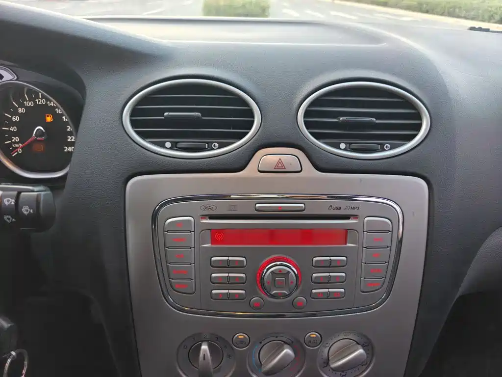 Ford Focus 2013 1.8L AT