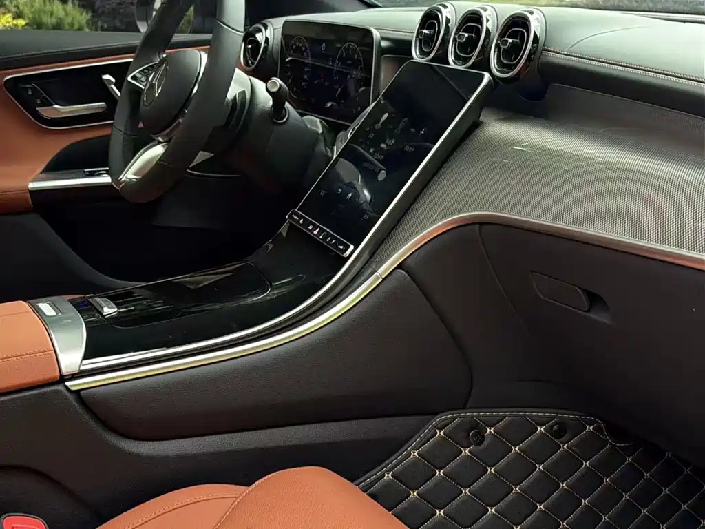 Mercedes-Benz GLC 2023 GLC 260 L 4MATIC 5 мест