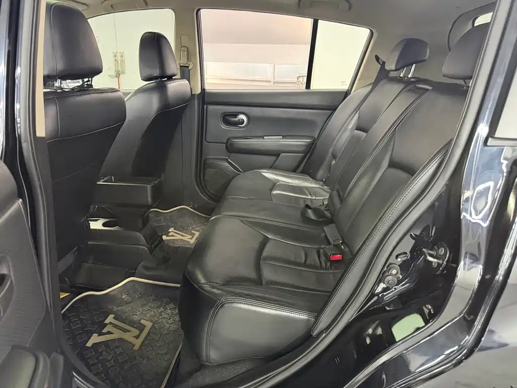 Nissan Tiida — миниатюра 6