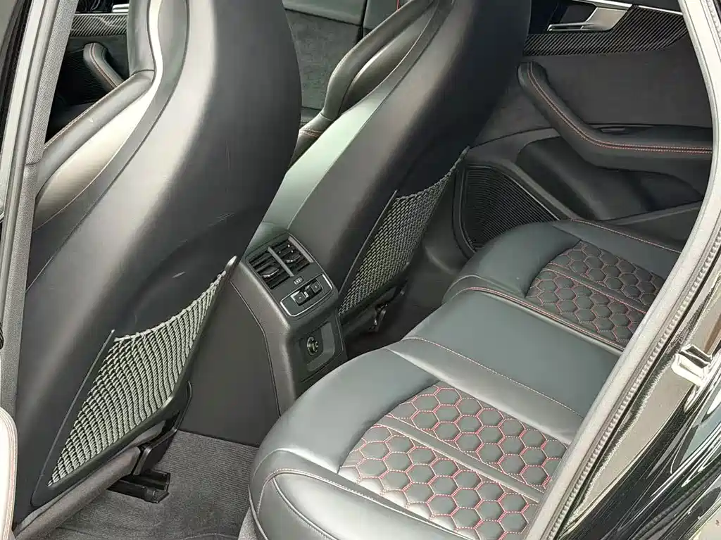 Audi RS 4 — миниатюра 10