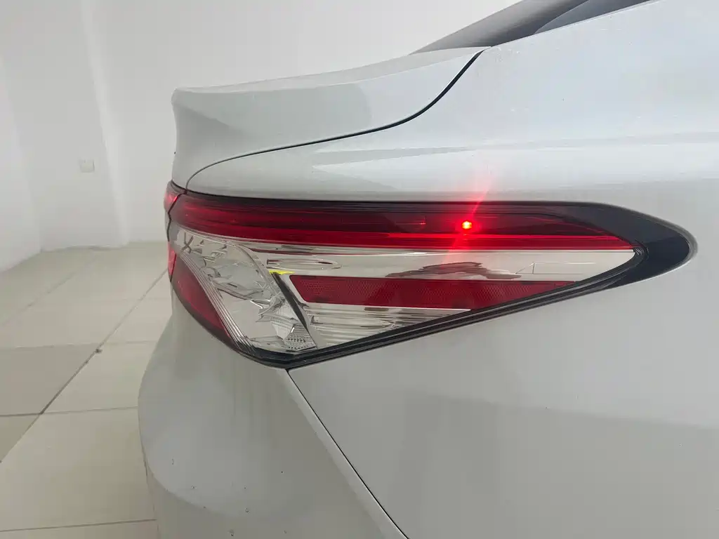 Toyota Camry — миниатюра 14
