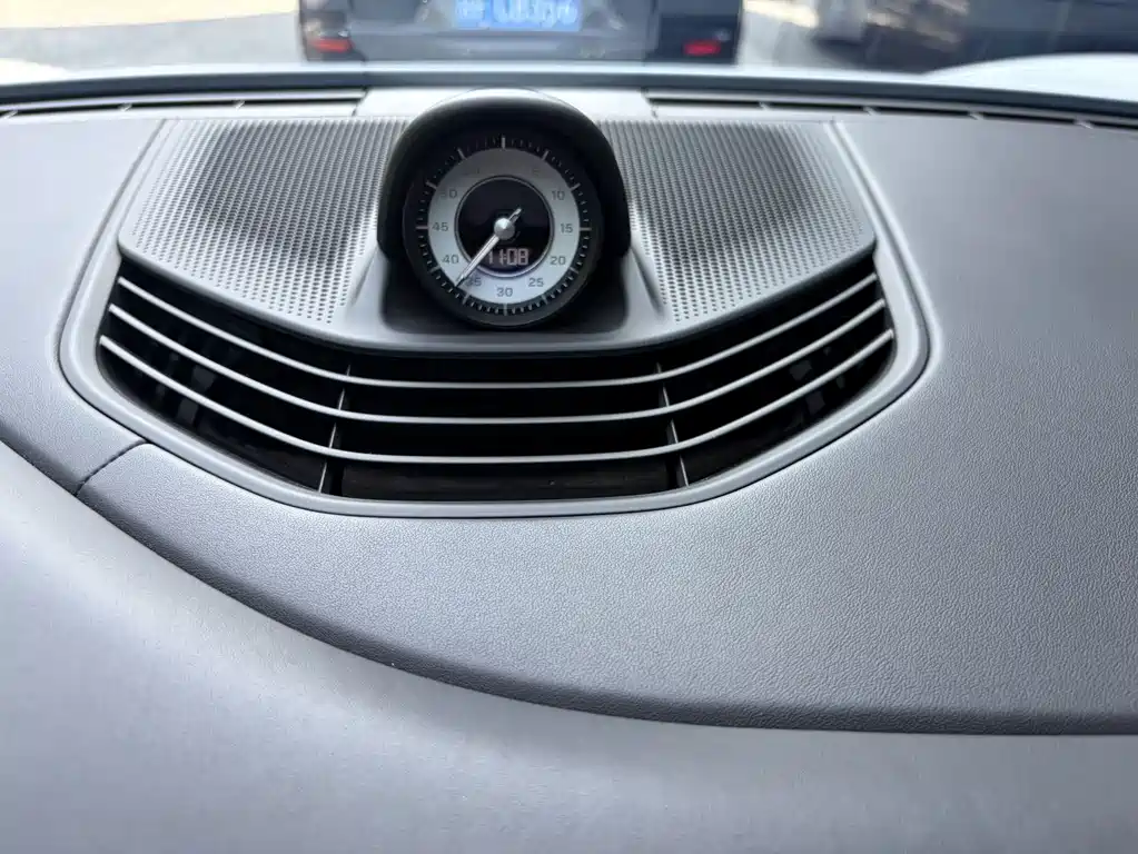 Porsche Taycan — миниатюра 14