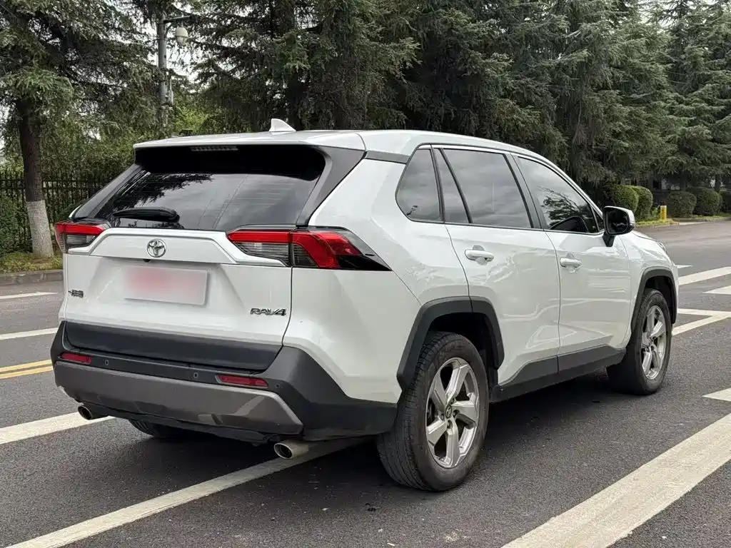 Toyota RAV4 — миниатюра 11