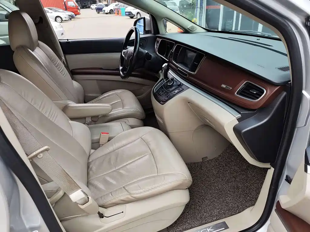 Buick GL8 — миниатюра 3