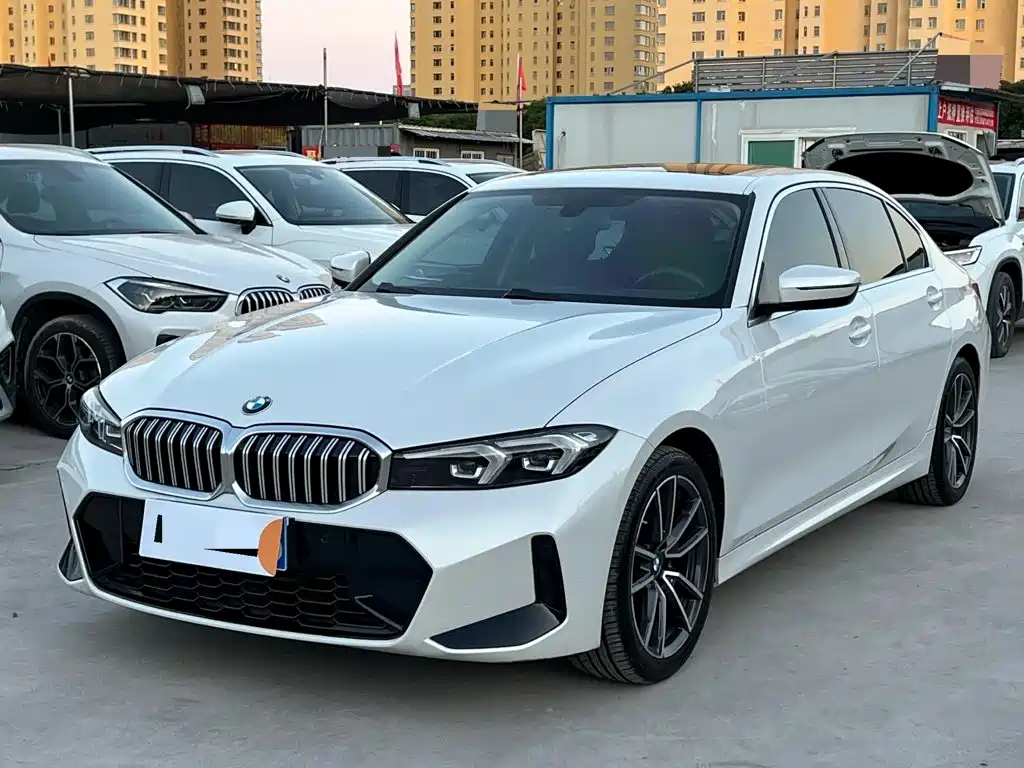 BMW 3 Series 2023 — фото 1