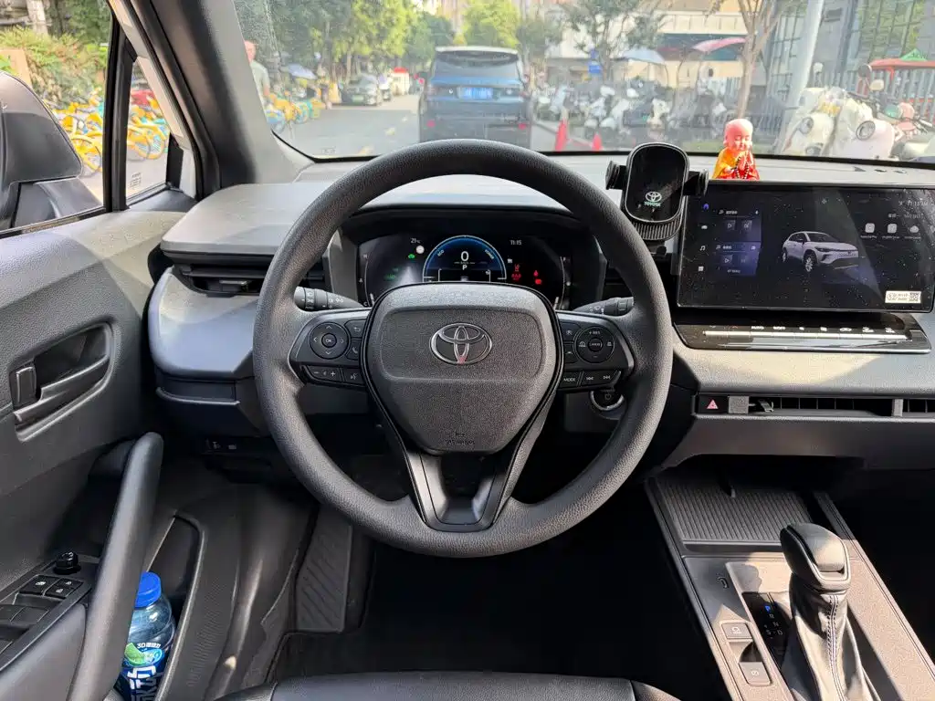 Toyota Corolla Cross — миниатюра 13