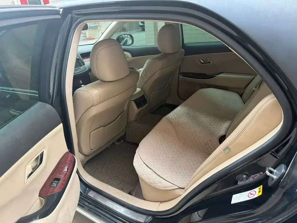 Toyota Crown — миниатюра 9
