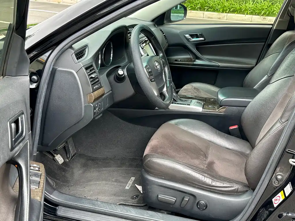 Toyota Reiz 2013 2.5V