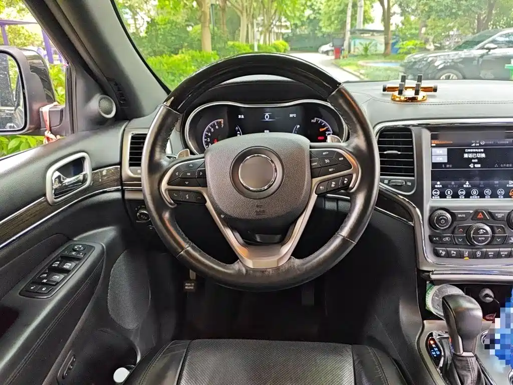 Jeep Grand Cherokee (Import) — миниатюра 11