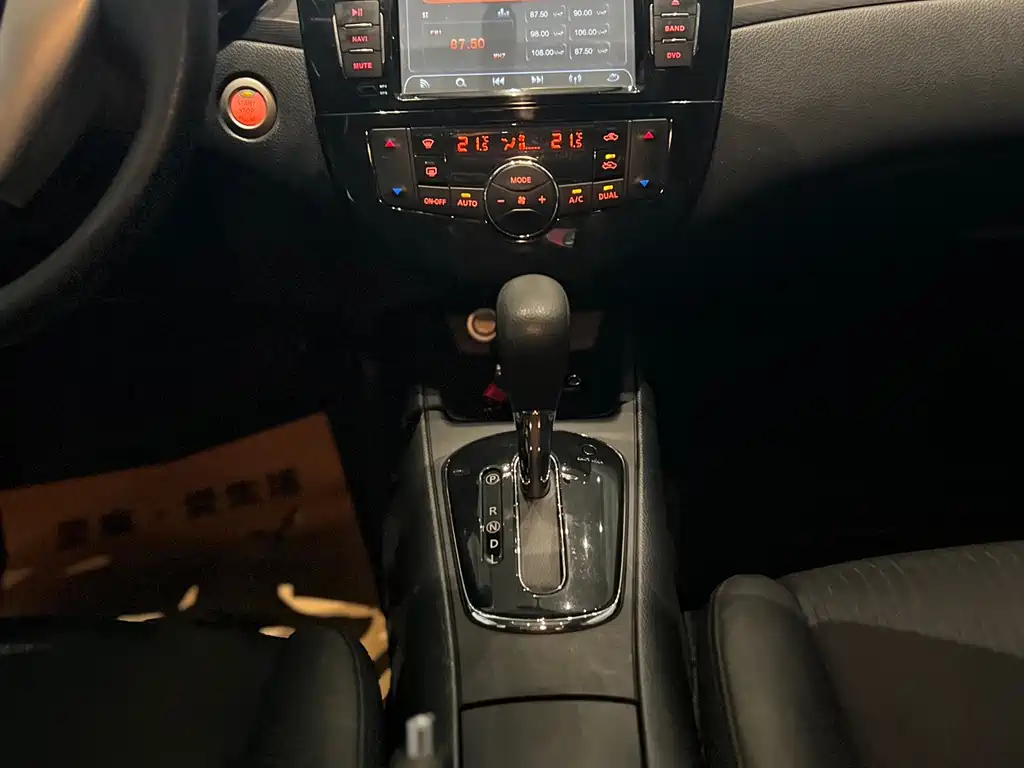 Nissan Tiida — миниатюра 13