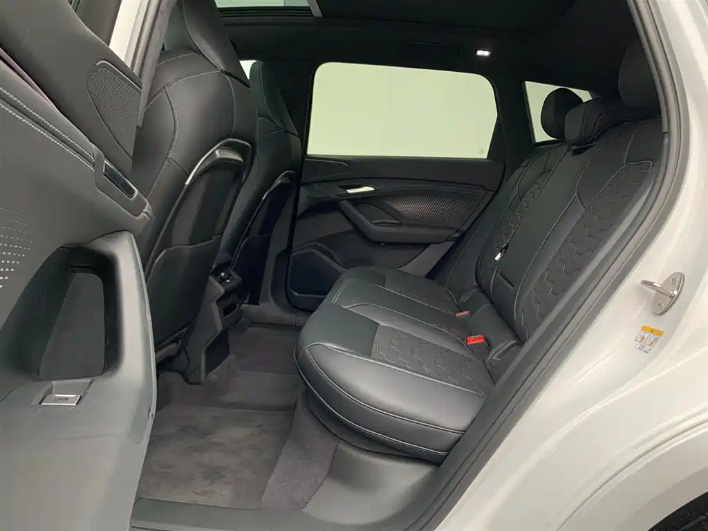 Audi Q6L e-tron
