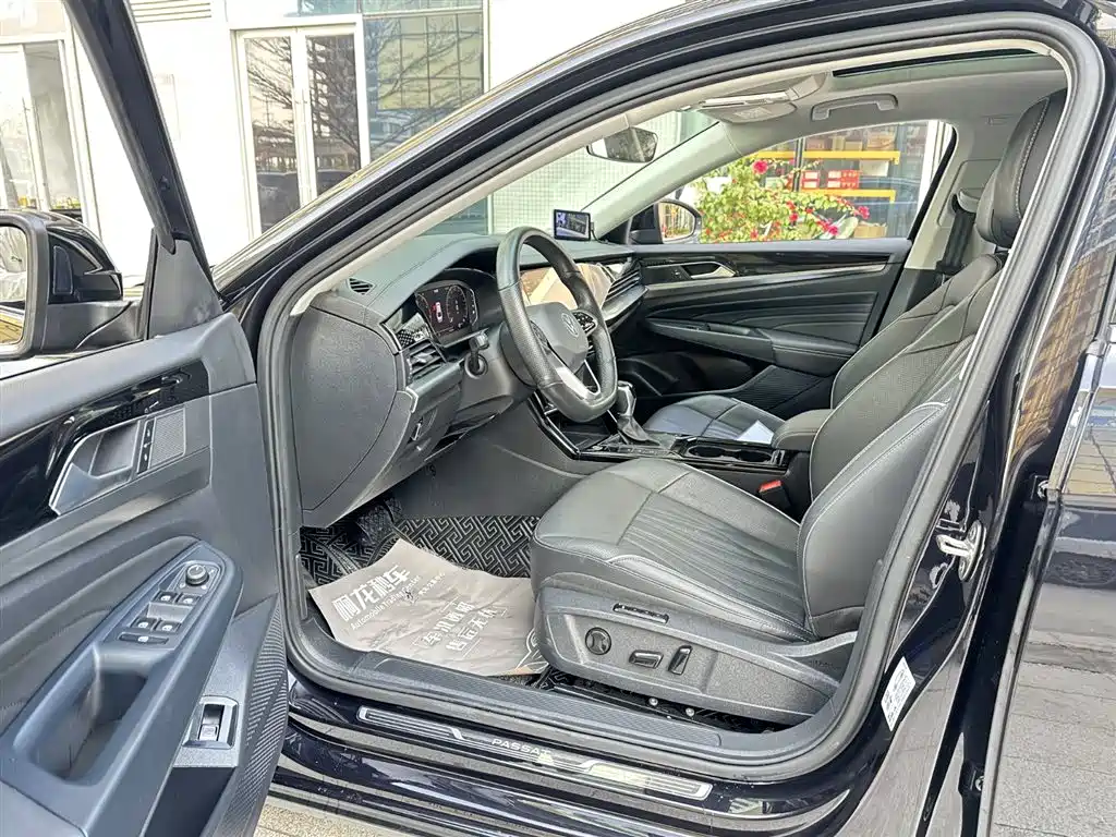 Volkswagen Passat 2022 330TSI Luxury