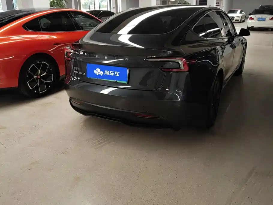 Tesla Model 3 — миниатюра 3