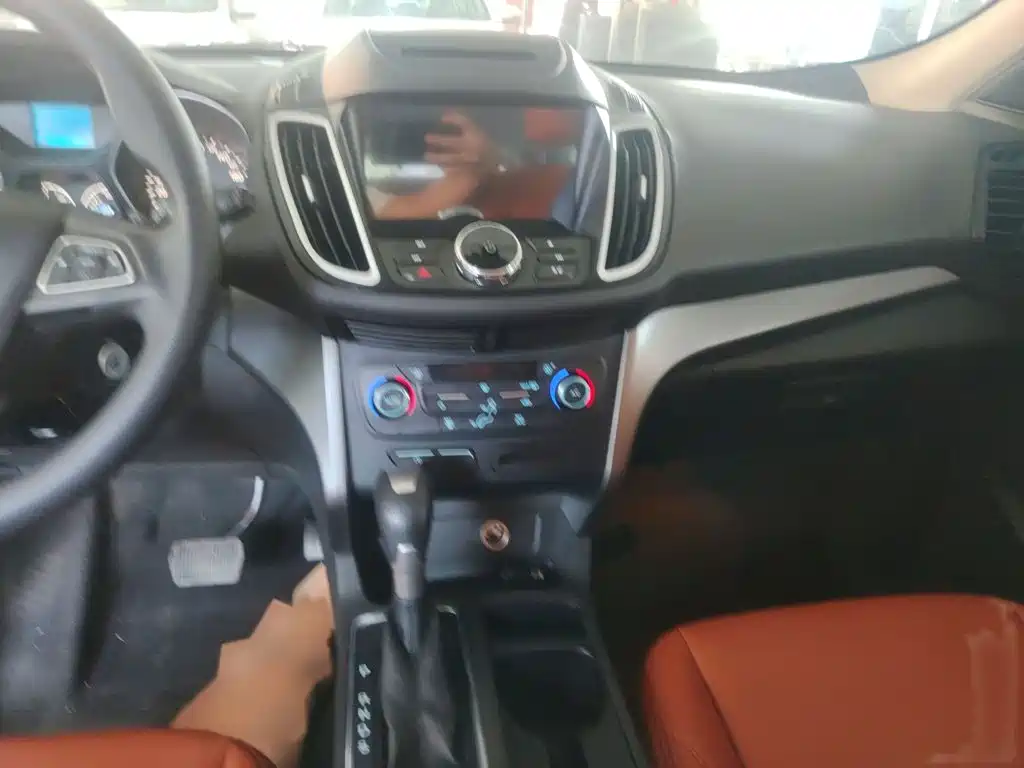 Ford Kuga — миниатюра 16
