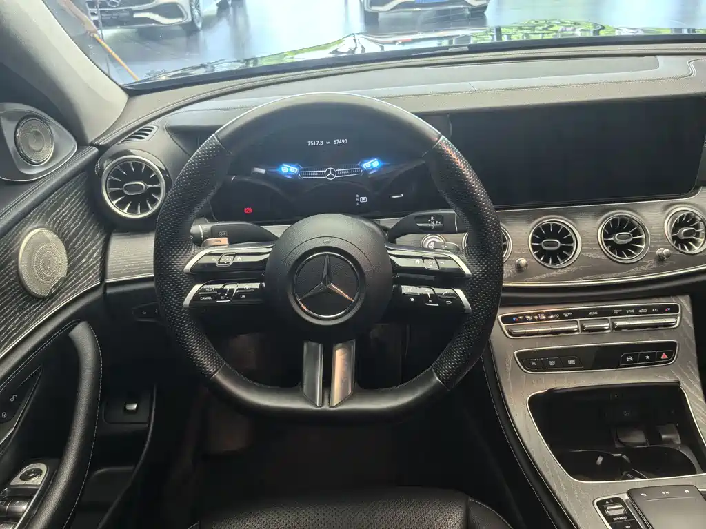 Mercedes-Benz E-Class — миниатюра 18