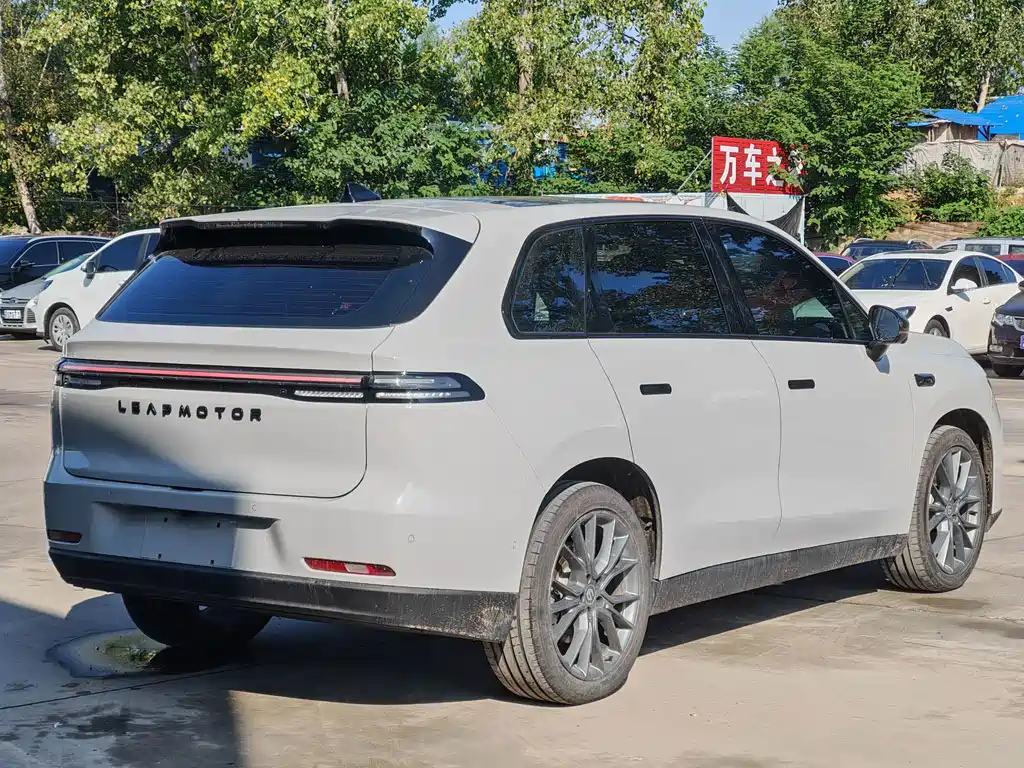 Leapmotor Leapmotor C10 — миниатюра 7