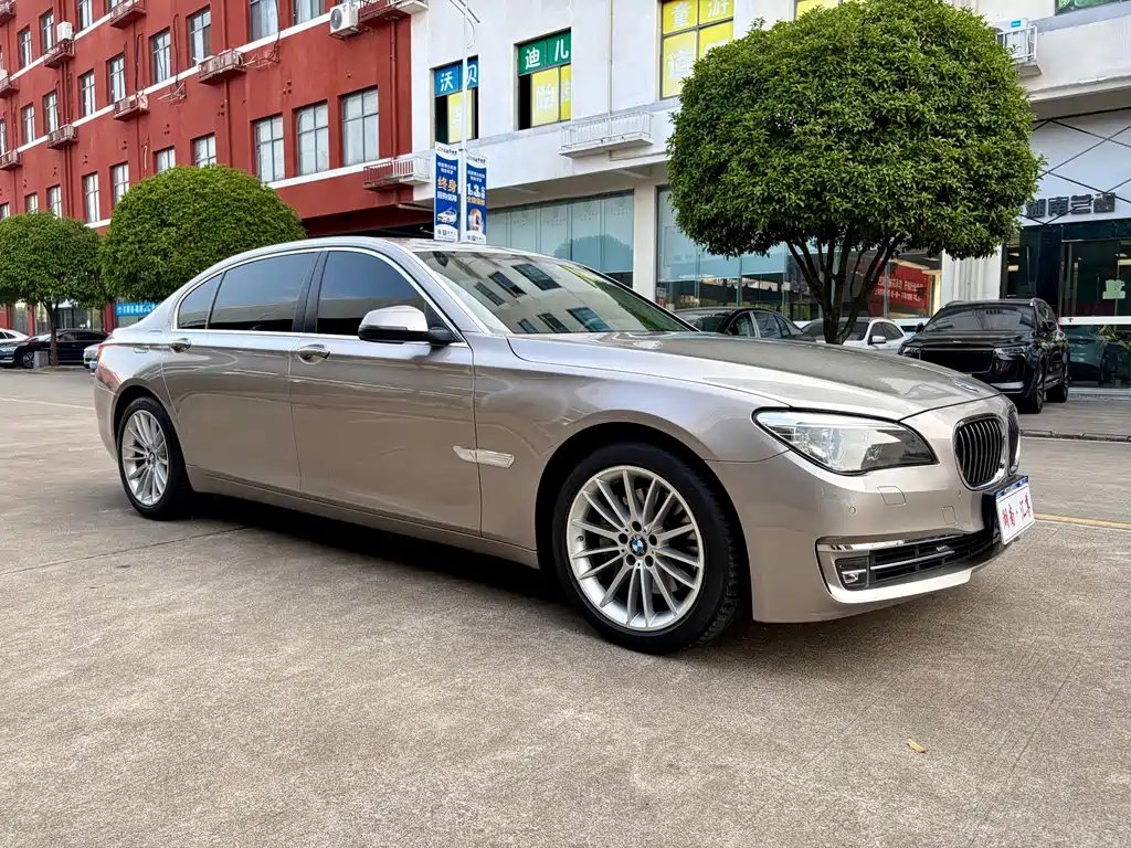 BMW 7 Series — миниатюра 3