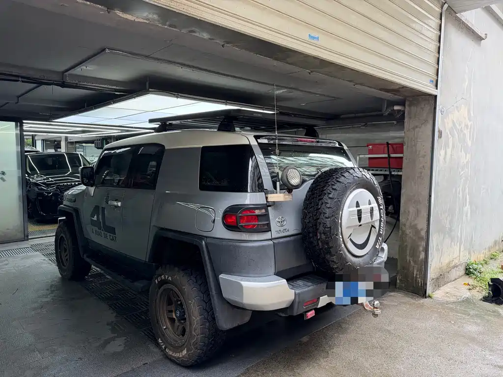 Toyota FJ Cruiser — миниатюра 6