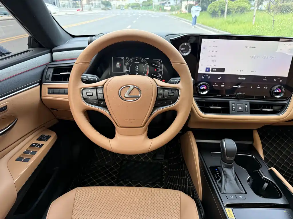 Lexus ES — миниатюра 11