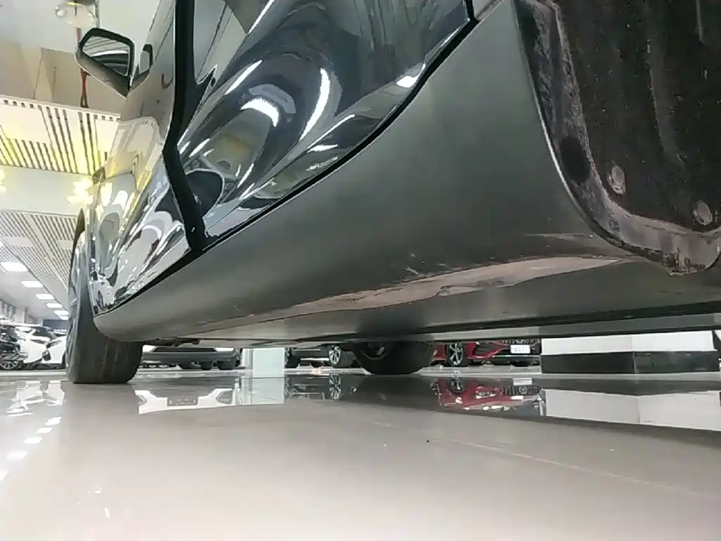 Tesla Model Y — миниатюра 22